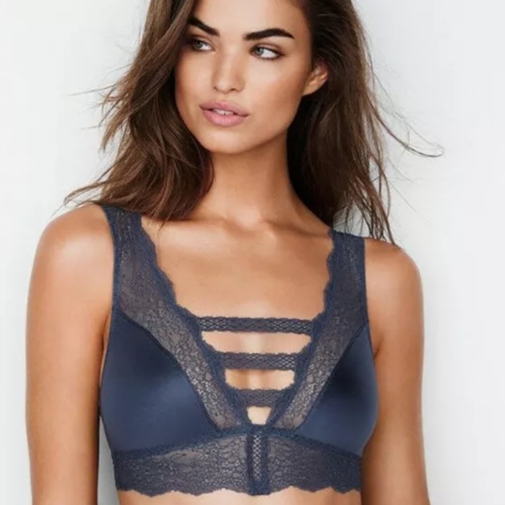 💥2/$22💥Victoria's Secret Bralette Blue with Lace